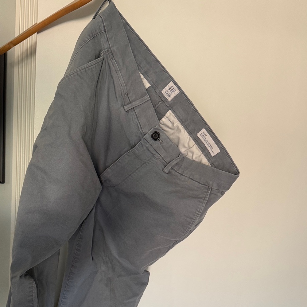 GAP Men's Gray Chinos
